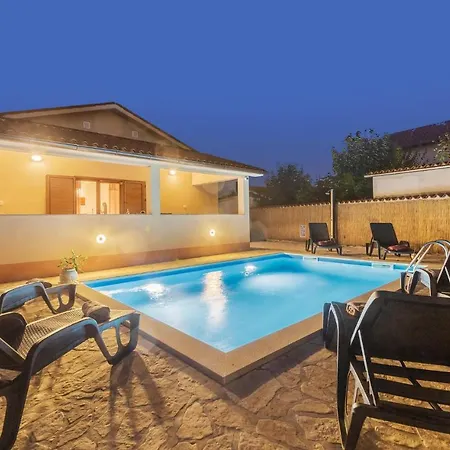 2 Bedroom Amazing In Betiga Barbariga