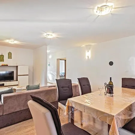 2 Bedroom Amazing In Betiga * Barbariga