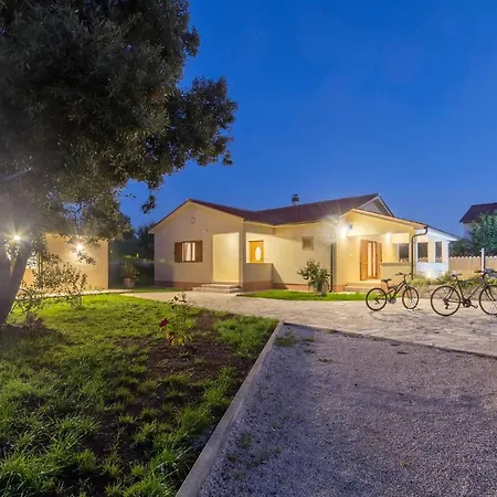 2 Bedroom Amazing In Betiga Holiday home Barbariga
