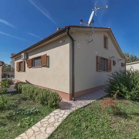 Two-bedroom In Betiga בית נופש