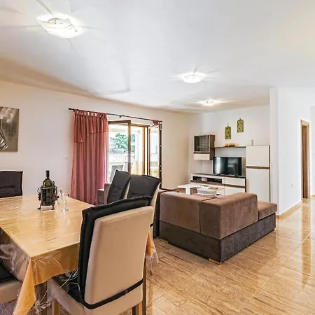 Two-bedroom In Betiga * Barbariga